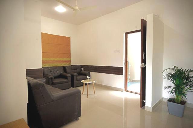 Best Hotel near Airport Road